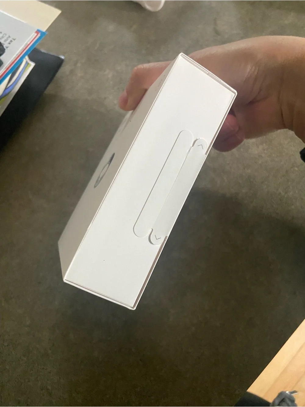 Oura Ring 4 Packaging — White with Silver Accents
